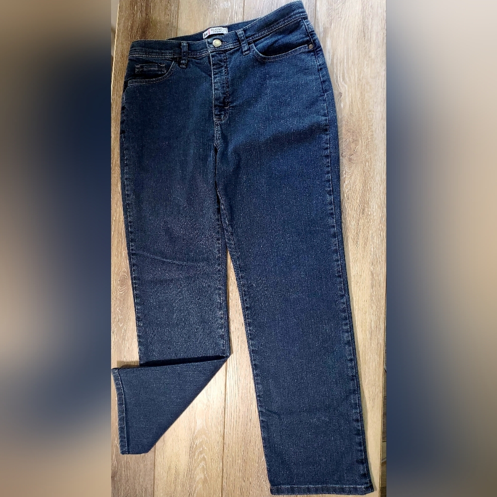 Lee women's classic fit straight leg dark wash denim jeans Size 8
